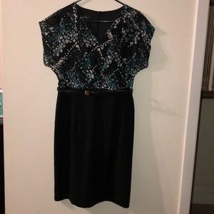Chic, women’s dress size 8. Print on the top.